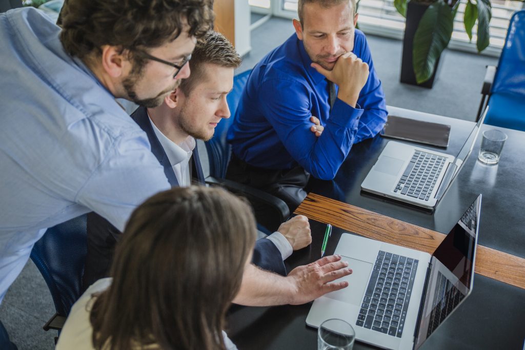 team-process-creation Team arbeitet gemeinsam an digitalen Lösungen - Innovative IT-Dienstleistungen für effiziente und zukunftsorientierte Unternehmen